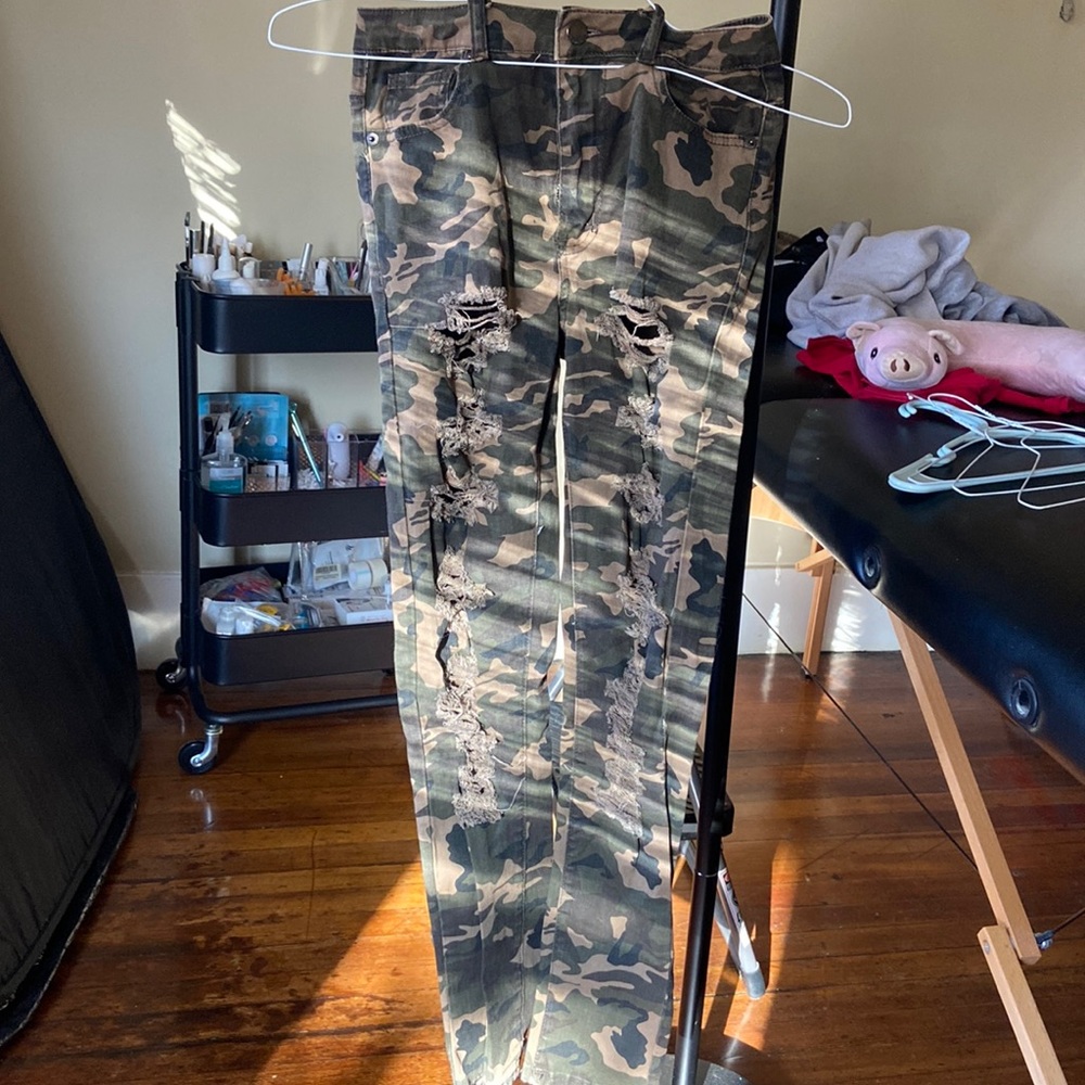 Camo distressed skinny jeans